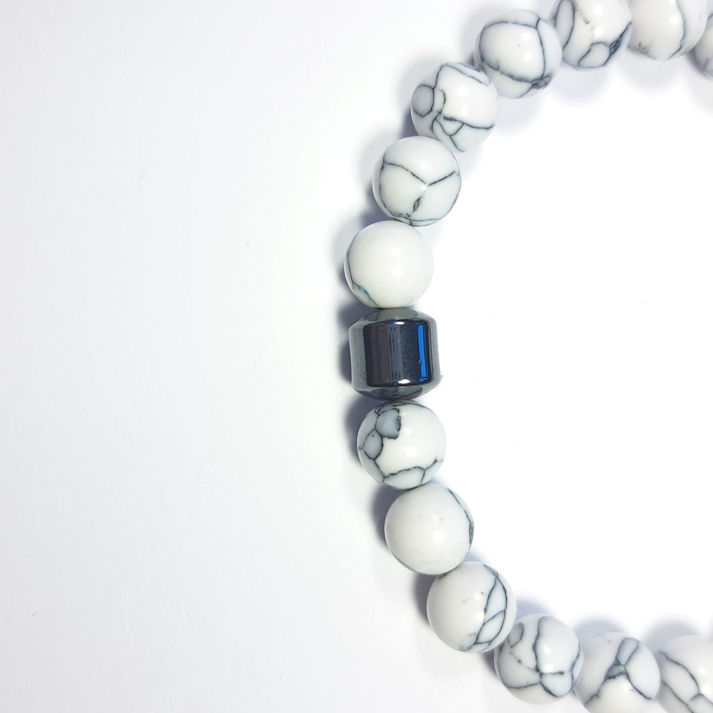 Witte howliet edelsteen armband